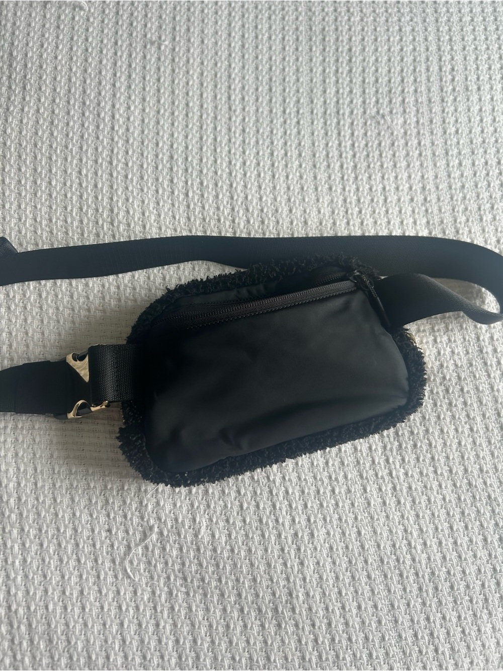 lululemon athletica Black Sherpa Crossbody Belt Bag - Picture 2 of 3